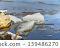 Lake Suwa is frozen over. 139486270