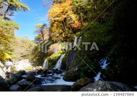 Toryu Falls in the Yatsugatake Highlands, adorned with autumn leaves - Ver1 Toryu Falls in the Yatsugatake Highlands, adorned with autumn leaves - Ver1 139487069