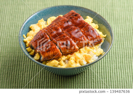 鰻魚蛋飯 鰻魚蛋飯 139487636