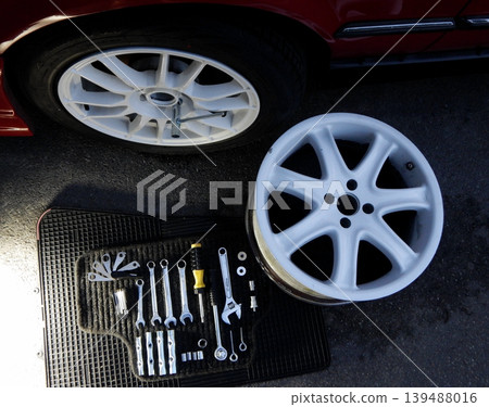 Set of tools for replacement car disc for the front wheels 139488016