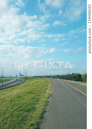 A straight road 139488202