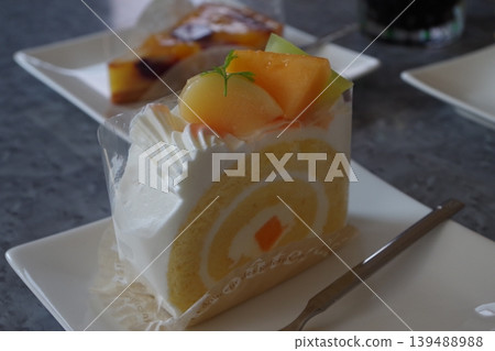 Orange and mango fruitcake Orange and mango fruitcake 139488988