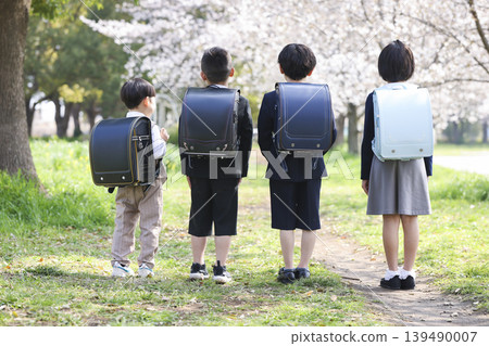 新生站在櫻桃樹下 139490007