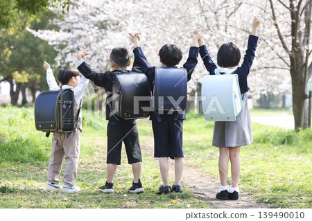 New first-year students standing under a cherry tree New first-year students standing under a cherry tree 139490010