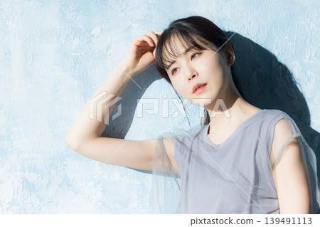 年輕的女士 年輕的女士 139491113
