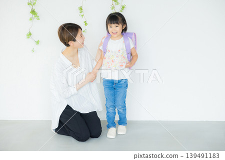 elementary school girl elementary school girl 139491183