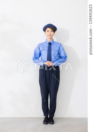 Image of a female security guard 139491625