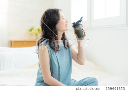  女人喝蛋白質 139491853