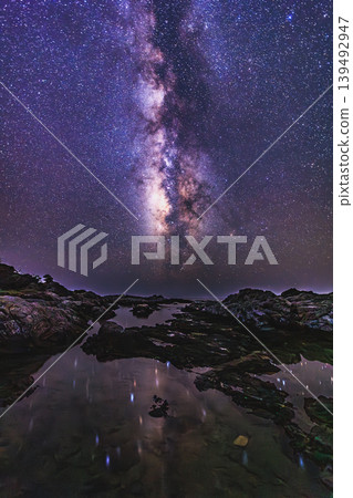 Tsukazaki Beach under a shower of stars and the fantastical night sea Tsukazaki Beach under a shower of stars and the fantastical night sea 139492947