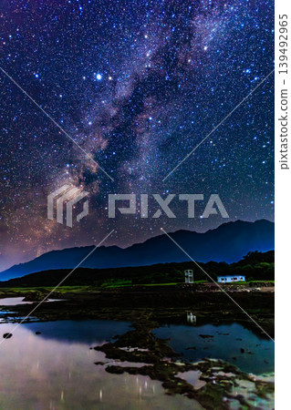 The Milky Way and coastline illuminating the night sky of Yakushima The Milky Way and coastline illuminating the night sky of Yakushima 139492965