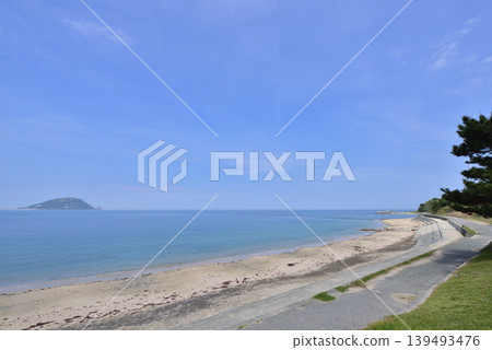 Coastal scenery of Shikanoshima Island, Higashi Ward, Fukuoka City: The beach in front of Kyukamura (holiday village), Shimogahama Beach. 139493476