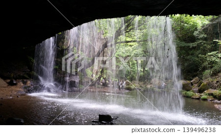 從後方眺望鍋瀧瀑布 139496238