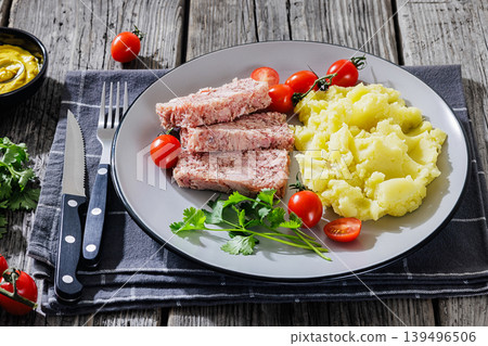 Slices of classic head cheese with mashed potatoes Slices of classic head cheese with mashed potatoes 139496506