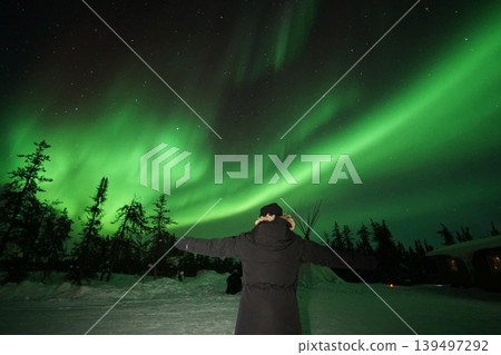 Dancing Aurora and a woman with her back to the camera Dancing Aurora and a woman with her back to the camera 139497292