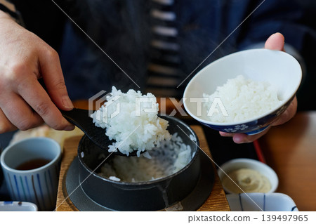 盛飯的人 盛飯的人 139497965