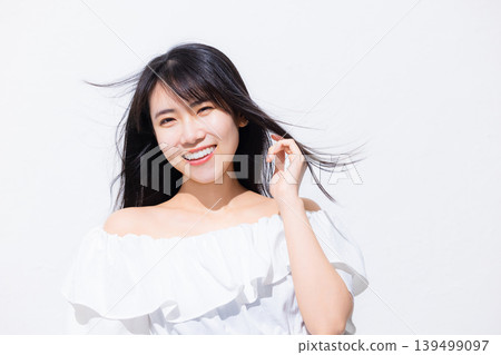 A woman who turns around A woman who turns around 139499097