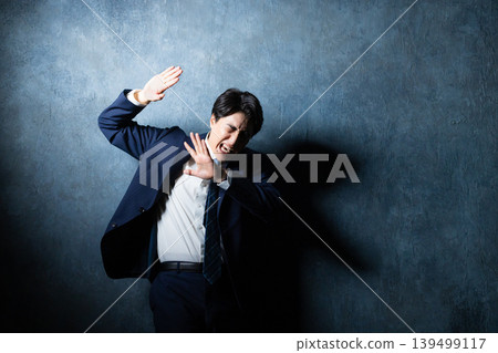 穿著西裝的商人 139499117