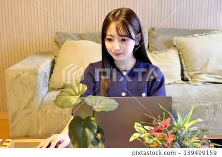 A peaceful moment for oneself. The daily life of a woman enjoying the internet and hobbies in a relaxed space. A peaceful moment for oneself. The daily life of a woman enjoying the internet and hobbies in a relaxed space. 139499159