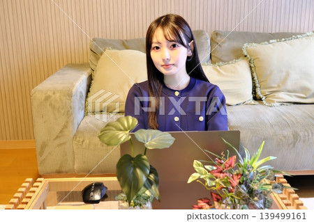A peaceful moment for oneself. The daily life of a woman enjoying the internet and hobbies in a relaxed space. A peaceful moment for oneself. The daily life of a woman enjoying the internet and hobbies in a relaxed space. 139499161