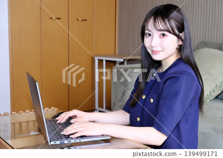 A peaceful moment for oneself. The daily life of a woman enjoying the internet and hobbies in a relaxed space. A peaceful moment for oneself. The daily life of a woman enjoying the internet and hobbies in a relaxed space. 139499171