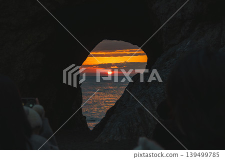 A view of the sunrise from the Hinode Stone Gate in Tahara City (Aichi Prefecture) A view of the sunrise from the Hinode Stone Gate in Tahara City (Aichi Prefecture) 139499785