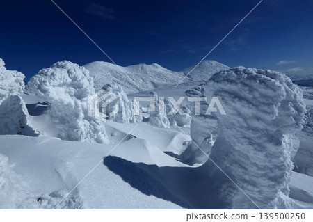 The beautiful snow-covered Hakkoda Mountains with their frost-covered trees. The beautiful snow-covered Hakkoda Mountains with their frost-covered trees. 139500250