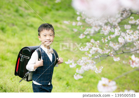 Elementary school boy carrying a school bag Elementary school boy carrying a school bag 139500585
