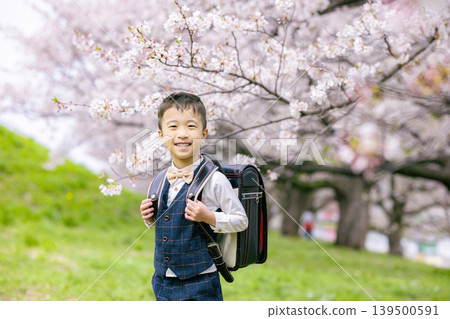 Elementary school boy carrying a school bag Elementary school boy carrying a school bag 139500591
