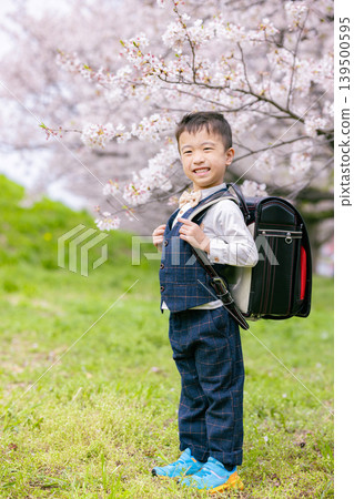 Elementary school boy carrying a school bag Elementary school boy carrying a school bag 139500595