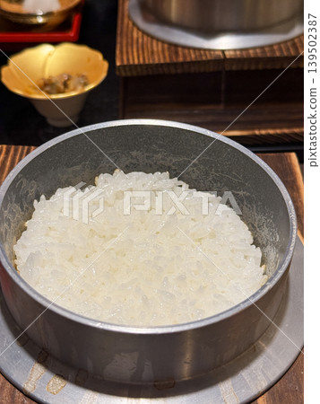 A Japanese image of rice cooked in a pot. 139502387