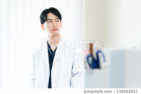 在醫院工作的年輕人 139503031