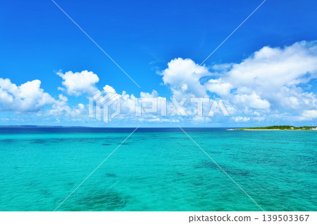 沖繩宮古島 夏日藍天與大海 沖繩宮古島 夏日藍天與大海 139503367
