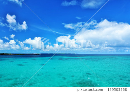 沖繩宮古島 夏日藍天與大海 沖繩宮古島 夏日藍天與大海 139503368