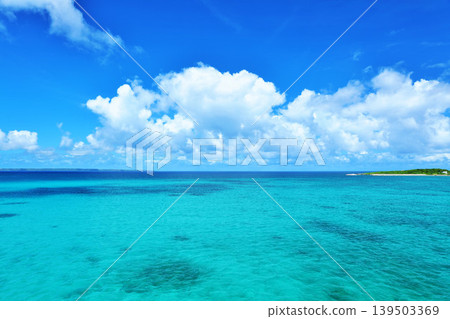 沖繩宮古島 夏日藍天與大海 沖繩宮古島 夏日藍天與大海 139503369