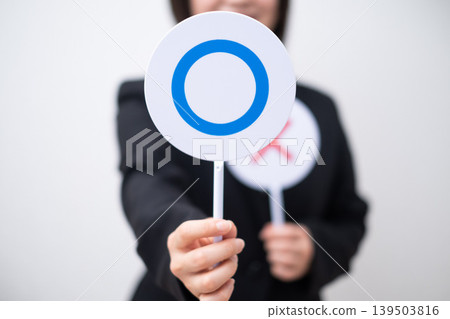 A businesswoman holding a circle tag A businesswoman holding a circle tag 139503816