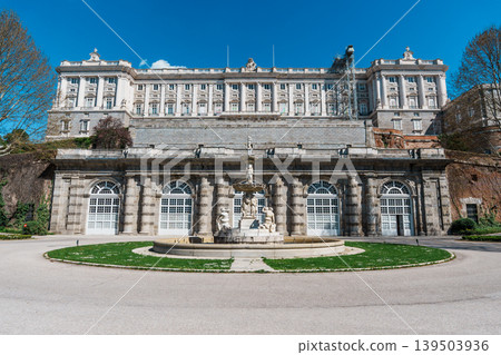 Fountain and Royal Palace Gardens at Campo del Moro Madrid Fountain and Royal Palace Gardens at Campo del Moro Madrid 139503936
