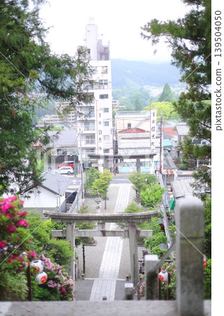 從山頂神社看到的鳥居。 從山頂神社看到的鳥居。 139504050
