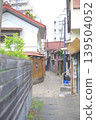 narrow back alley 139504052