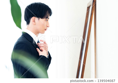 一位商人準備上班的手 139504087
