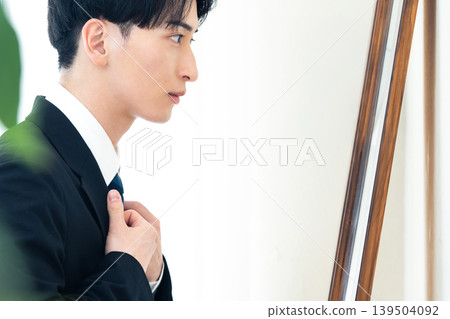 一位商人準備上班的手 139504092