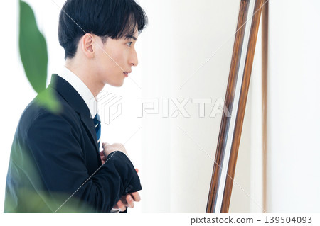 一位商人準備上班的手 139504093
