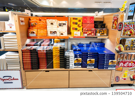 位於東京大田區羽田機場1號航廈附近的JAL PLAZA紀念品商店 位於東京大田區羽田機場1號航廈附近的JAL PLAZA紀念品商店 139504710