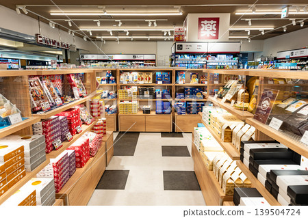 位於東京都大田區羽田機場1號航廈附近的紀念品商店 位於東京都大田區羽田機場1號航廈附近的紀念品商店 139504724