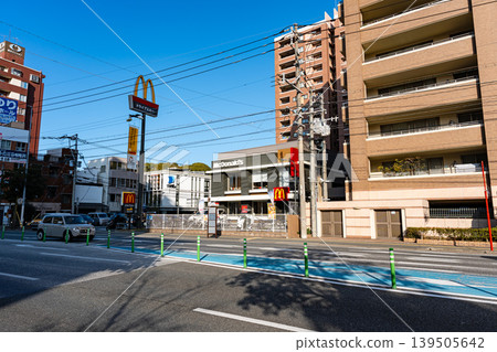 Eating a hamburger at McDonald's Yakuin branch, Chuo-ku, Fukuoka City, Fukuoka Prefecture Eating a hamburger at McDonald's Yakuin branch, Chuo-ku, Fukuoka City, Fukuoka Prefecture 139505642