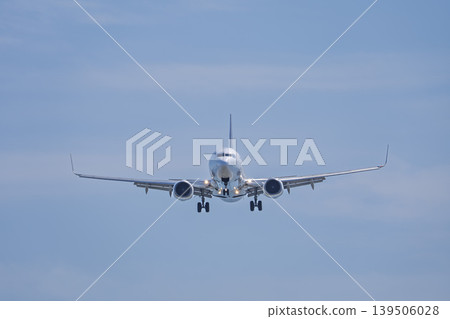 仙台機場上空藍天,飛機降落,宮城縣名取市 仙台機場上空藍天,飛機降落,宮城縣名取市 139506028