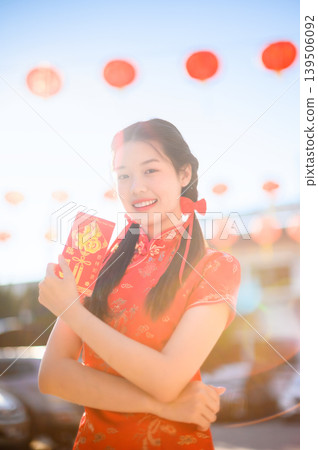 asian woman in traditional chinese dress asian woman in traditional chinese dress 139506092