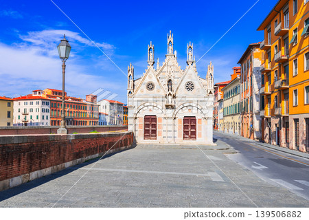 Pisa, Tuscany - Italy. Santa Maria della Spina basilica and Arno River Pisa, Tuscany - Italy. Santa Maria della Spina basilica and Arno River 139506882