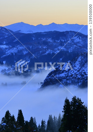 The sea of clouds over Uonuma and Mount Asakusa The sea of clouds over Uonuma and Mount Asakusa 139508000