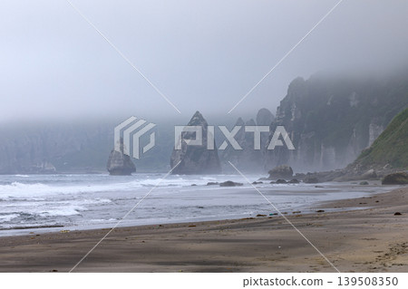 Itanki Beach, Muroran City, Hokkaido, shrouded in fog [June] 139508350