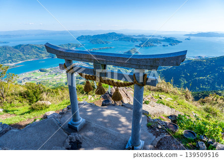 Kuratakeyama Summit, Amakusa, Kumamoto Prefecture: The Sky Torii Gate of Kuratake Shrine and the Yatsushiro Sea 139509516